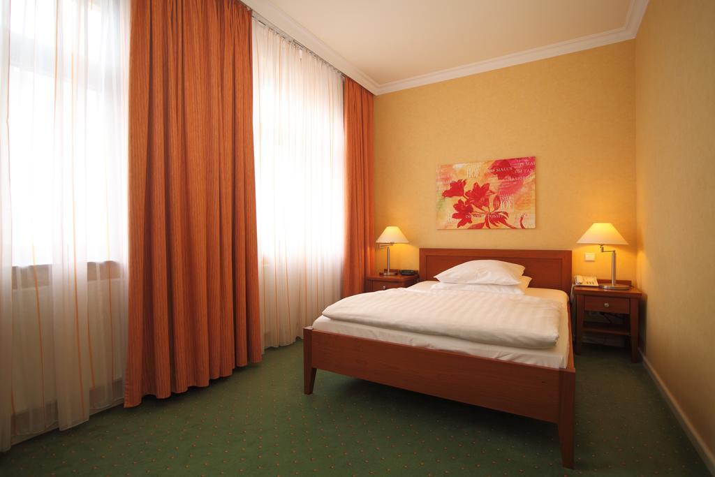 Alster-Hof Hotel Hamburg Ngoại thất bức ảnh