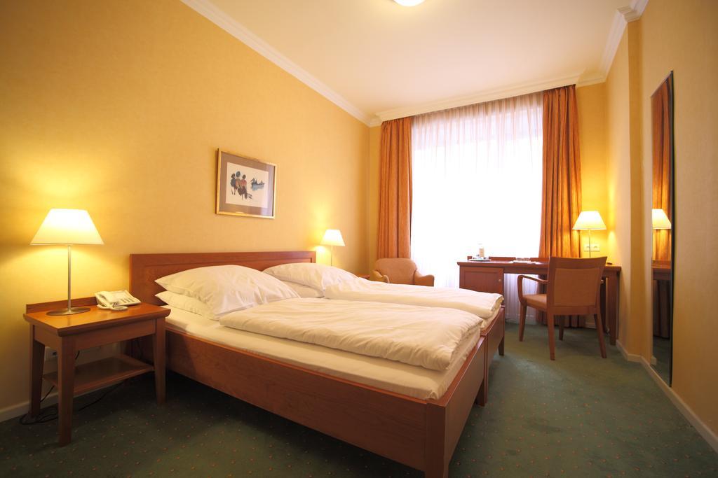 Alster-Hof Hotel Hamburg Ngoại thất bức ảnh